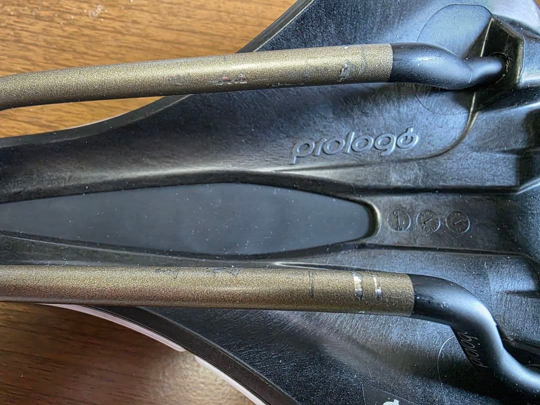 【美品】プロロゴ サドル prologo Scrach M5 ホワイト