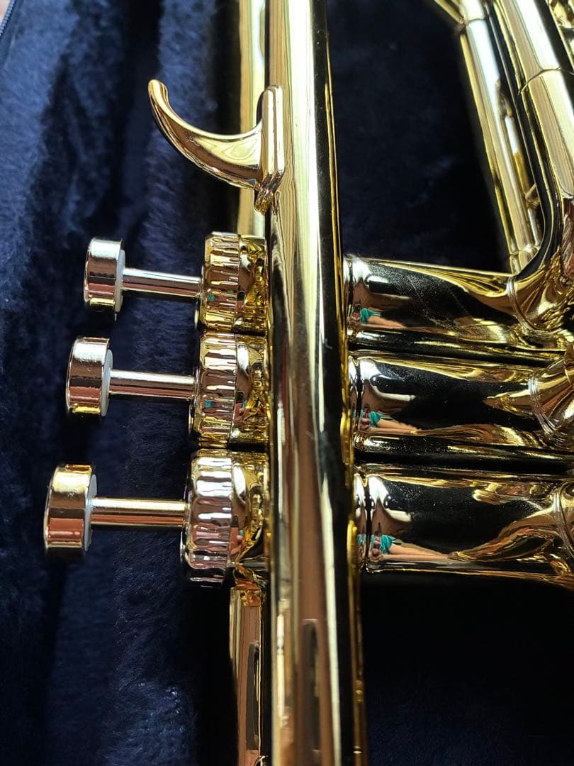 プラスチック管トランペット