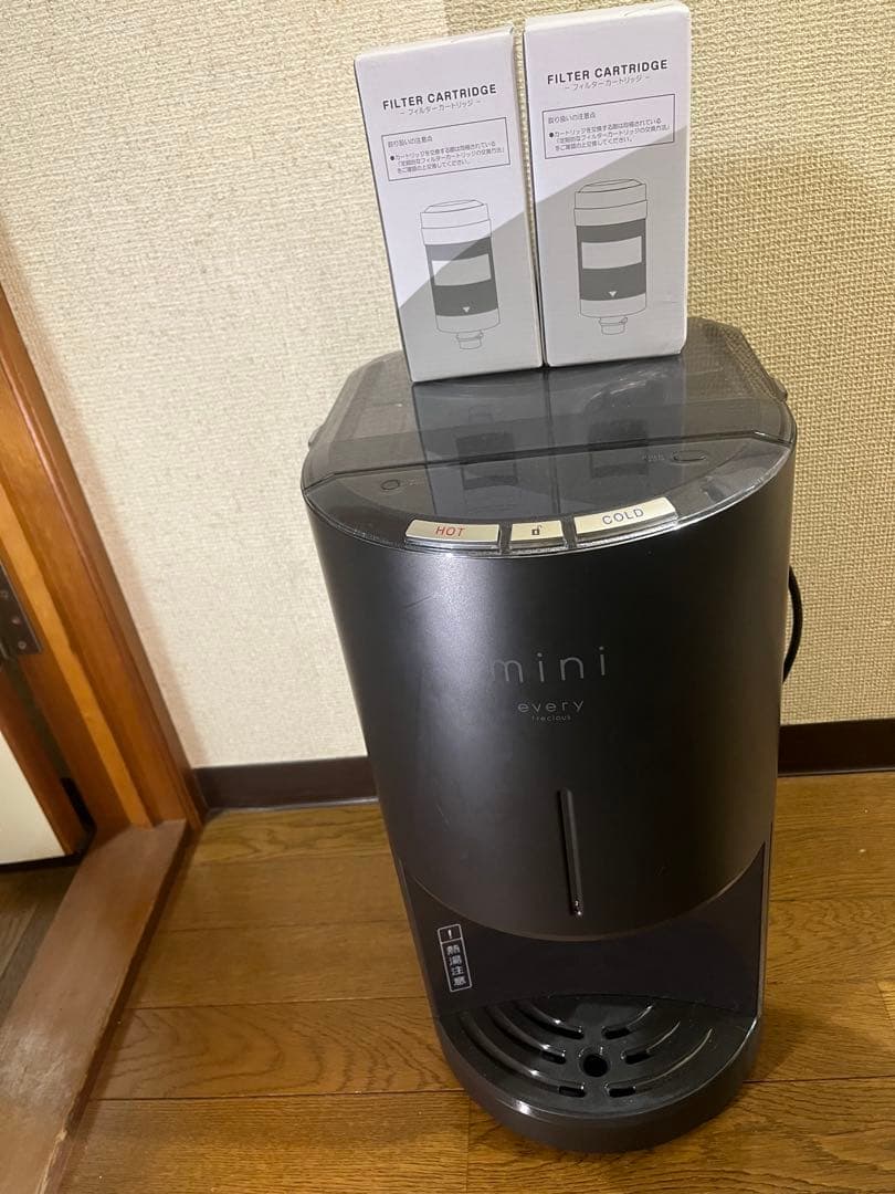 美品】エブリィフレシャス ミニ 黒 置型浄水器 未使用カートリッジ4個
