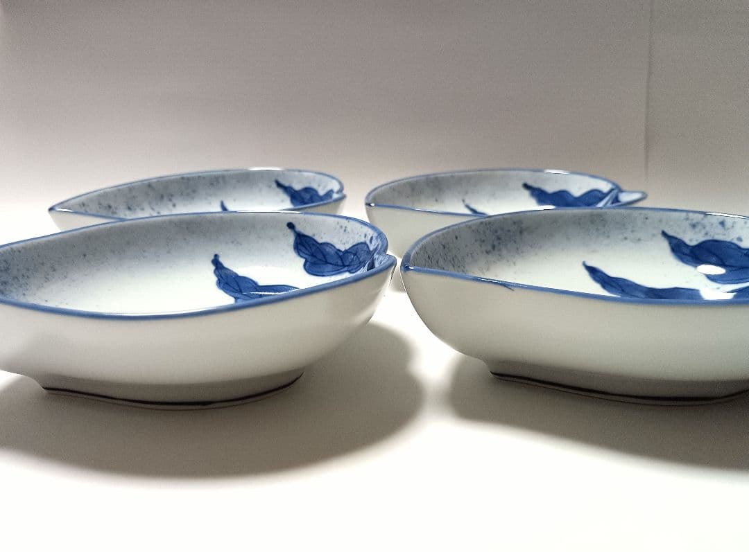 【未使用品】源右衛門窯 染付吹墨桃形 取鉢 4客組