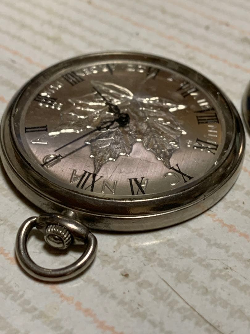 懐中時計　メープルリーフ5ドル製　クォーツタイプ重さ55g不動可能性強し