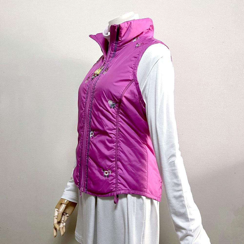 OLLEBOREBLA アルベロベロ ぶたさん刺繍 ダウンベスト チャーム付き