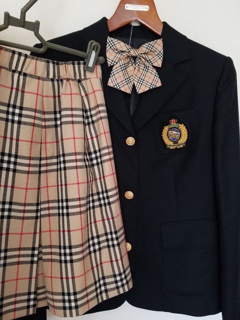 新品未使用含　バーバリーフォーマル高級シルクリボンタイ希少レトロ ベージュ 美品