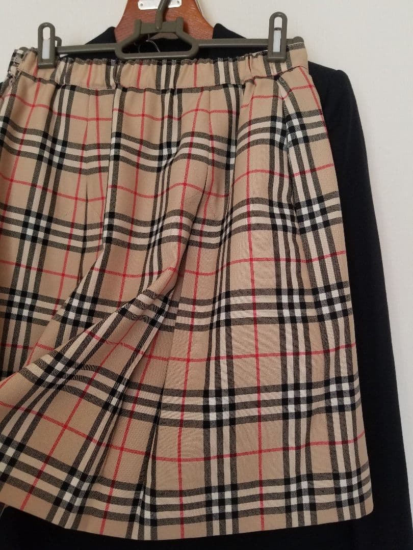 新品未使用含　バーバリーフォーマル高級シルクリボンタイ希少レトロ ベージュ 美品