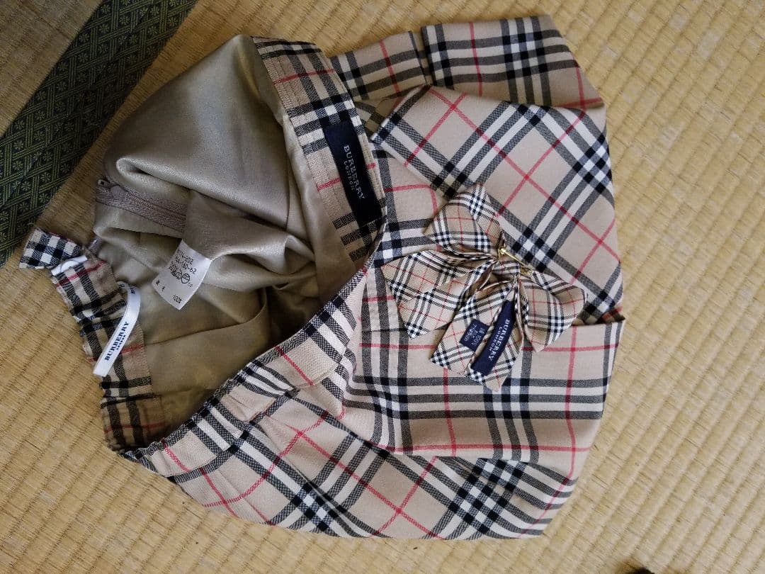 新品未使用含　バーバリーフォーマル高級シルクリボンタイ希少レトロ ベージュ 美品