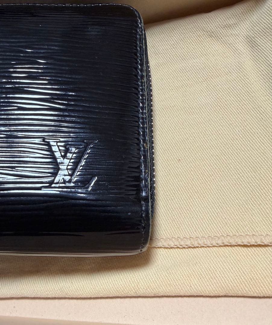 LOUIS VUITTON ルイヴィトン エピ エナメル ジッピーウォレット 黒