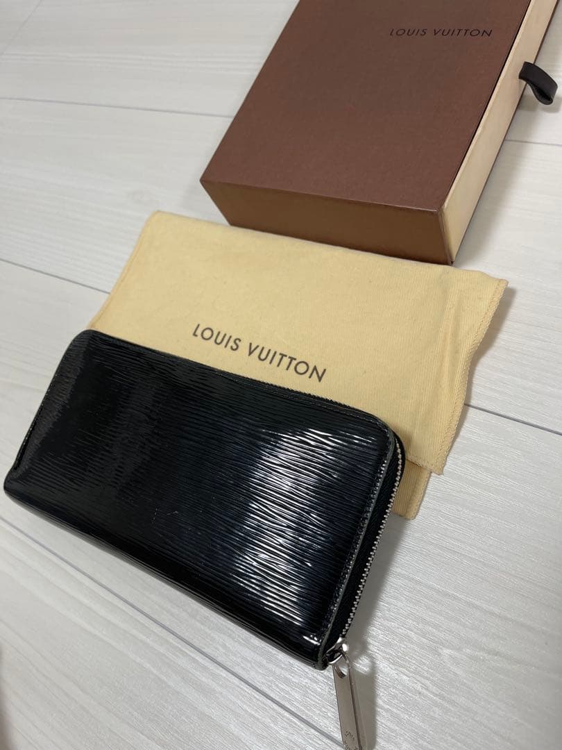 LOUIS VUITTON ルイヴィトン エピ エナメル ジッピーウォレット 黒