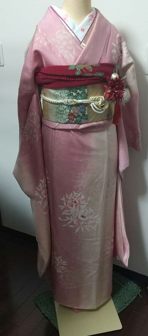 桜色の振袖 菊花紋様