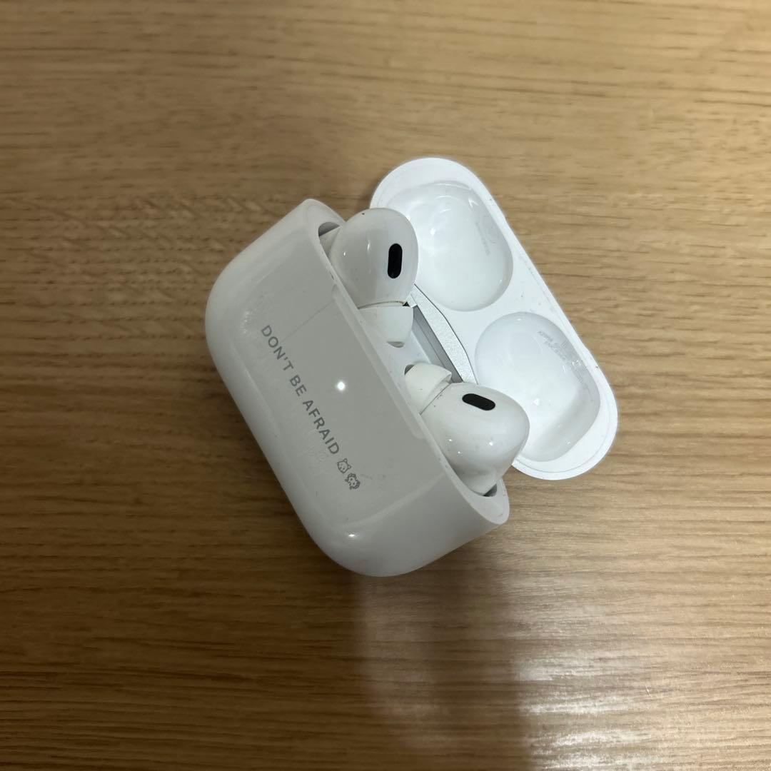 AirPods Pro 第二世代　本体、イヤホン左右