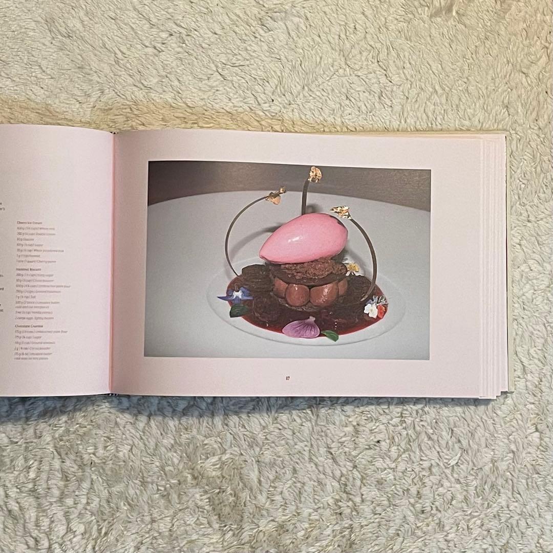 アート・デザイン・音楽 EatingatHotelIlPellicano/Juergen Teller