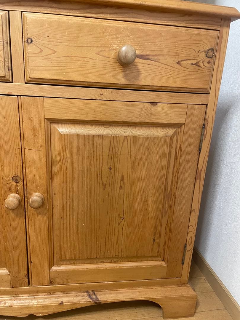 ペニーワイズ⭐︎木製ガラス扉キャビネット⭐︎パイン無垢材