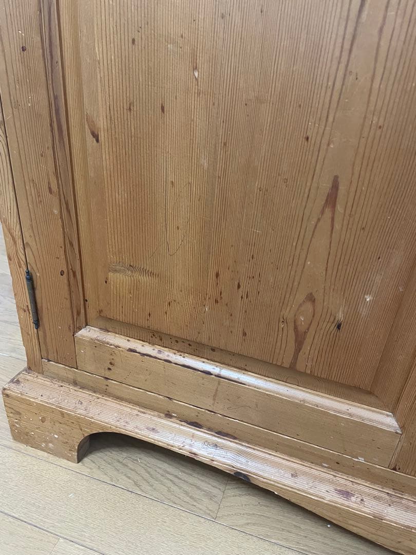 ペニーワイズ⭐︎木製ガラス扉キャビネット⭐︎パイン無垢材