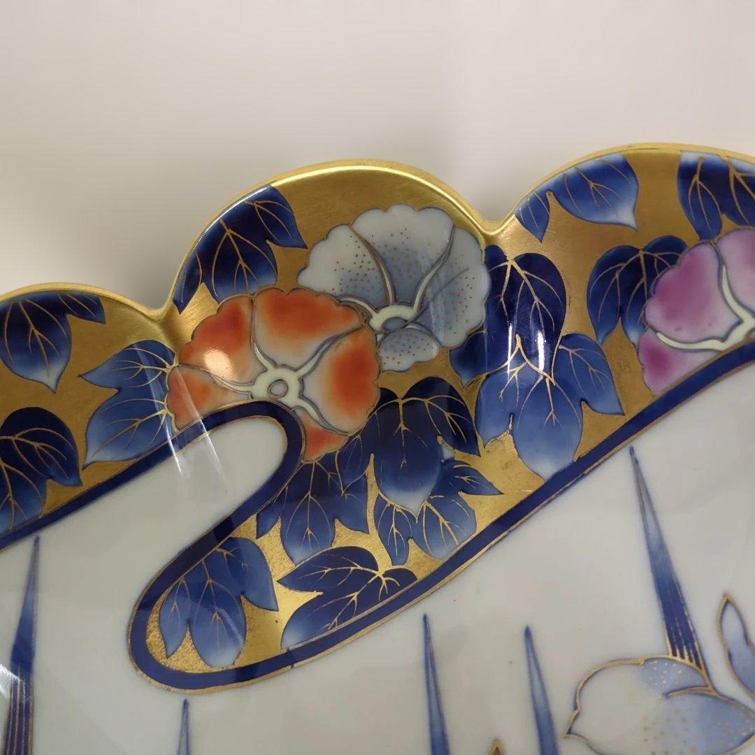 PEACE　深川製磁　あやめと朝顔　菊型飾皿　(裏側に傷あり）