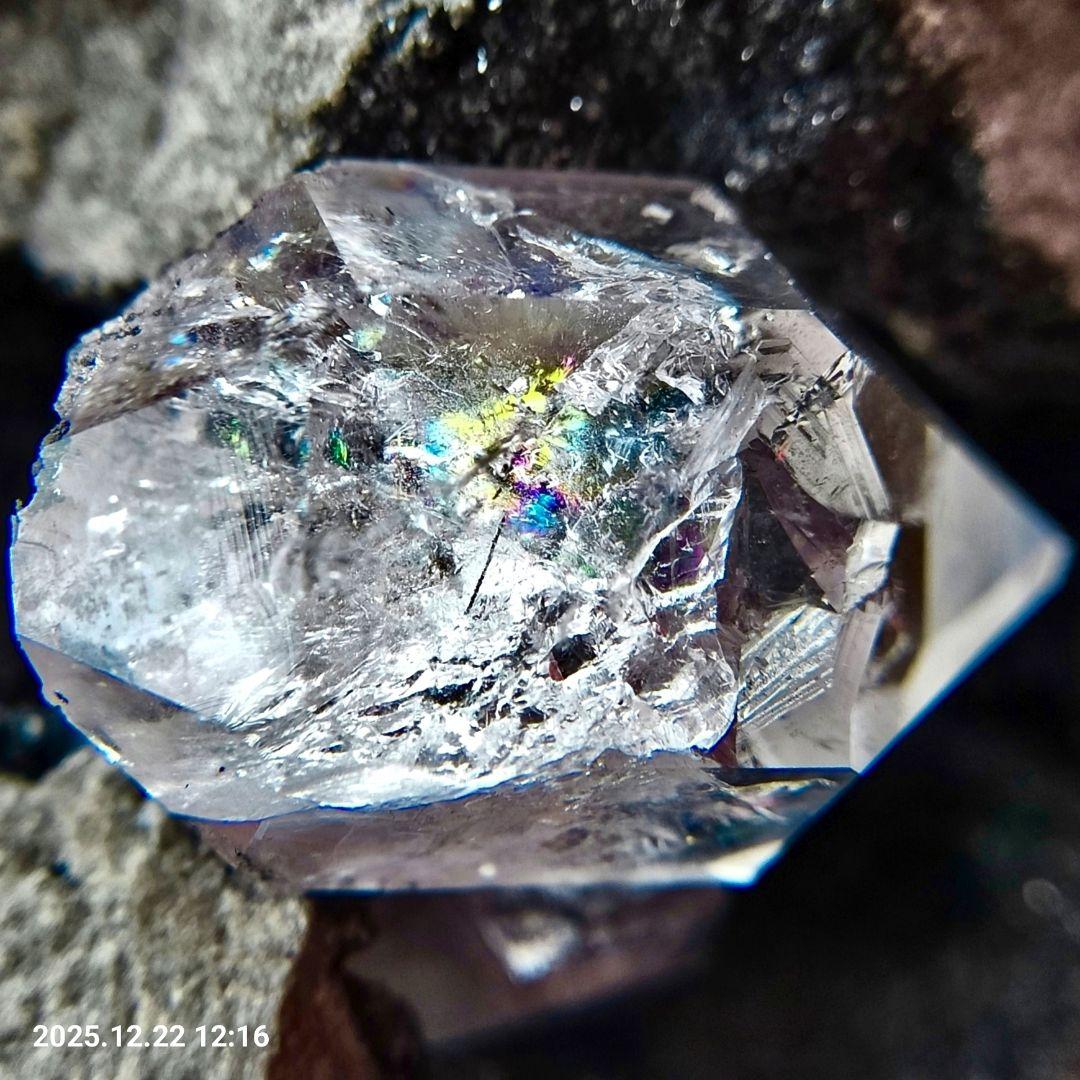 天然ハーキマーダイヤモンド 母岩付原石 USA産 ダブルポイント 虹多 アイリス