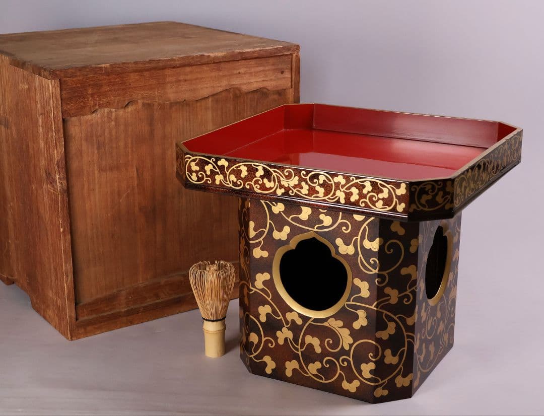 唐草蒔絵 三宝 高25.5cm 木製 朱塗 三宝台 金蒔絵 仏具【MA685】