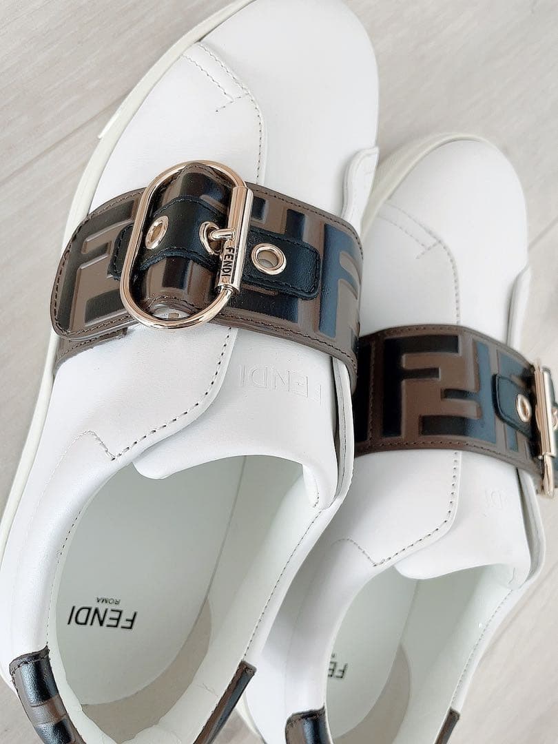 FENDI シグネチャー ホワイトレザー スニーカー