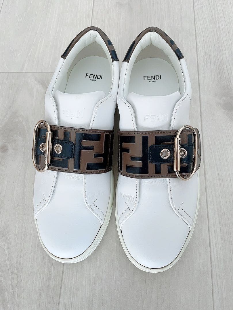 FENDI シグネチャー ホワイトレザー スニーカー