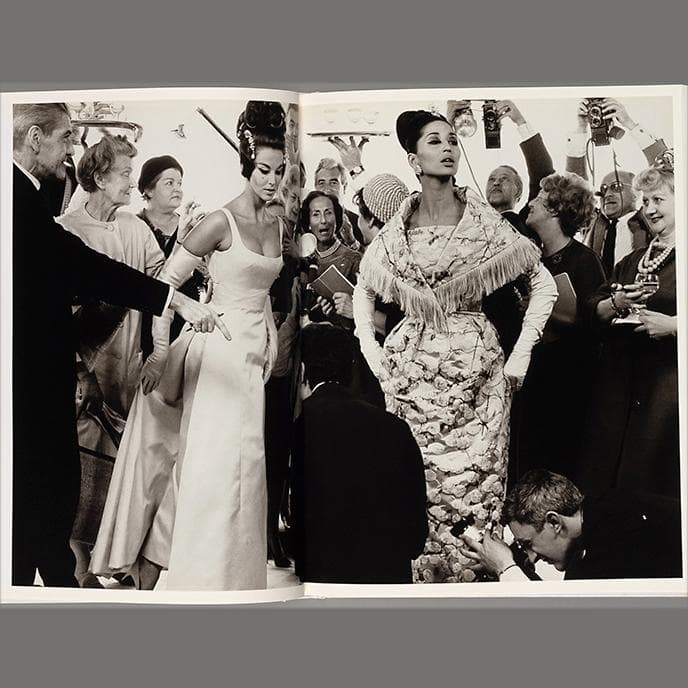 Woman in the Mirror　リチャード アヴェンドン 英語版