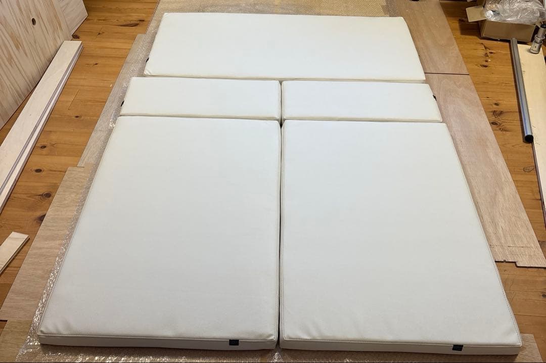 デリカD5専用ベッドキットの天板グレーホワイト