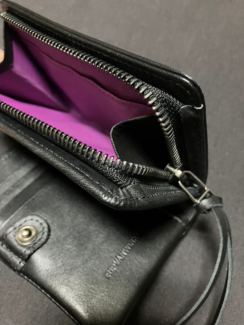 RIPVANWINKLE レザーウォレット 二つ折り財布 ブラック 縦 ボタン留