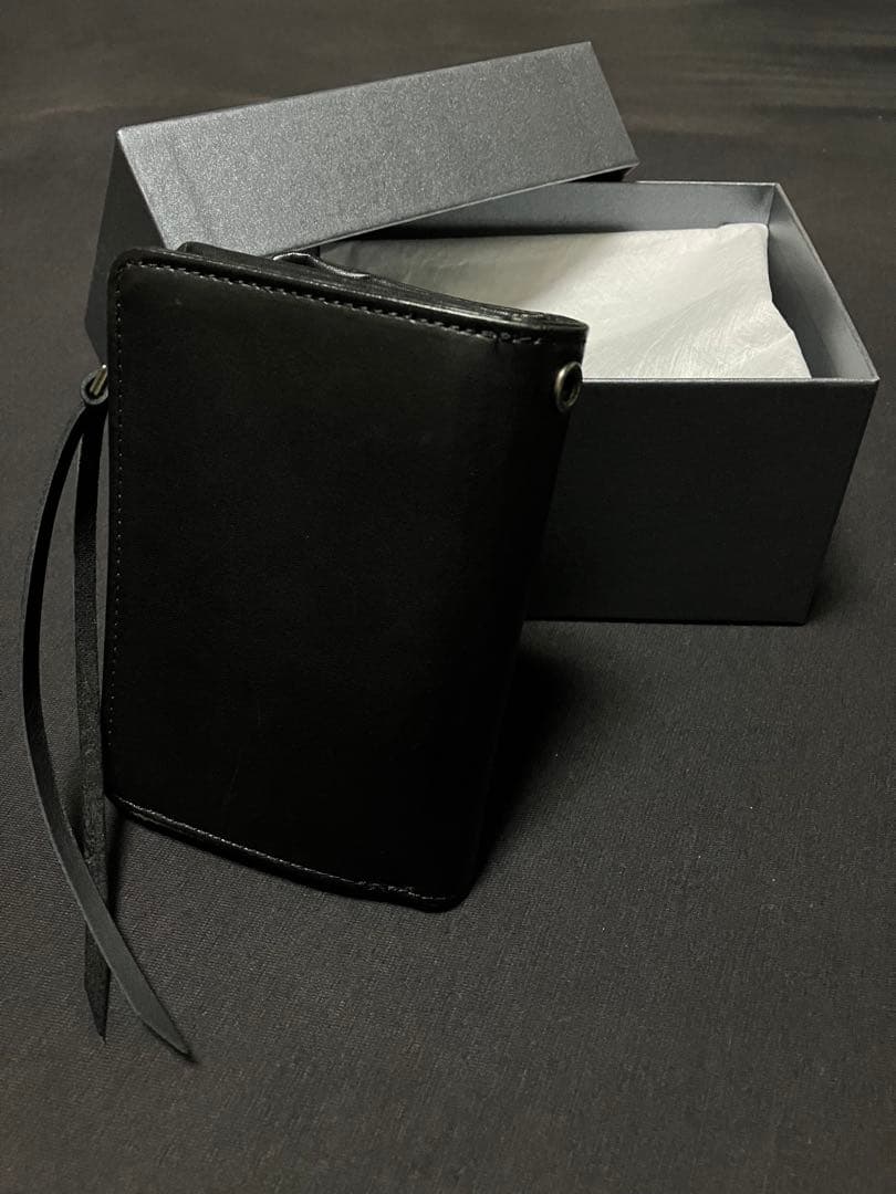 RIPVANWINKLE レザーウォレット 二つ折り財布 ブラック 縦 ボタン留