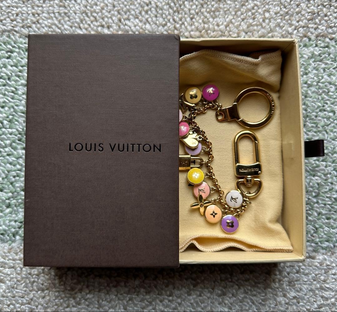 ルイヴィトン ポルトクレシェンヌ パスティーユ チャーム　パステルカラー