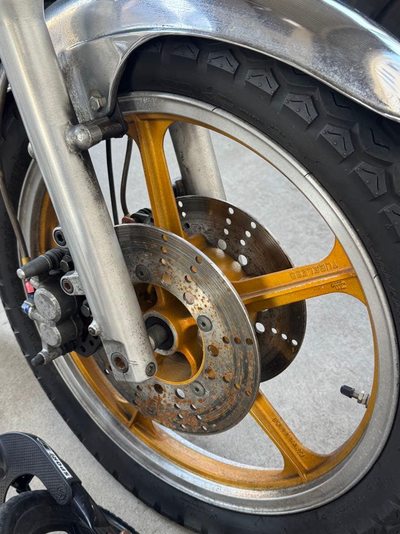 ゼファー400用 ホイールフロント19インチ リヤ18インチ