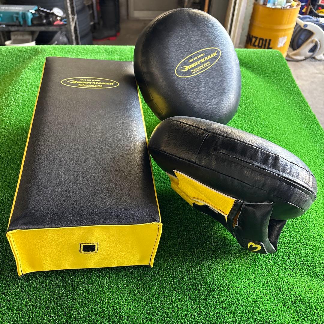 BODYMAKER パンチングミット 黒/黄