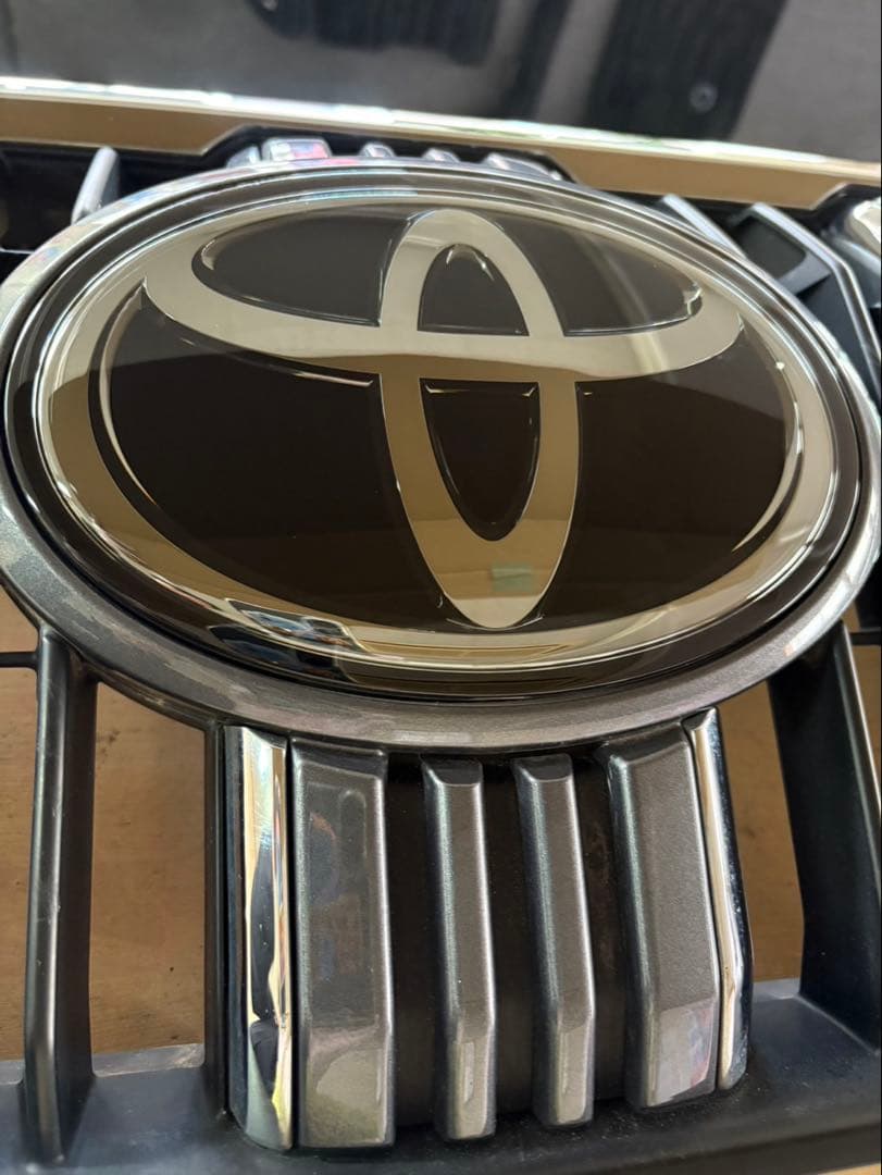 ランドクルーザー　プラド　150後期　フロントグリル