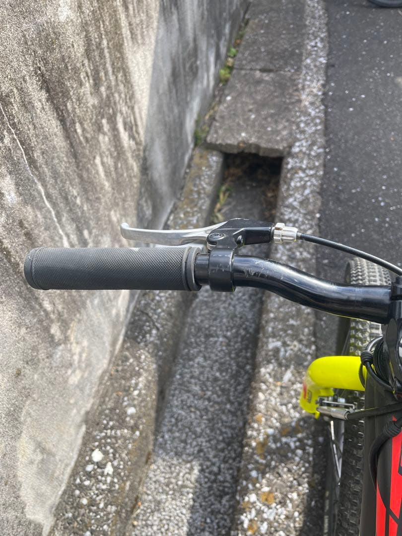 GT Stomper マウンテンバイク 黒/黄　キッズ 20インチ