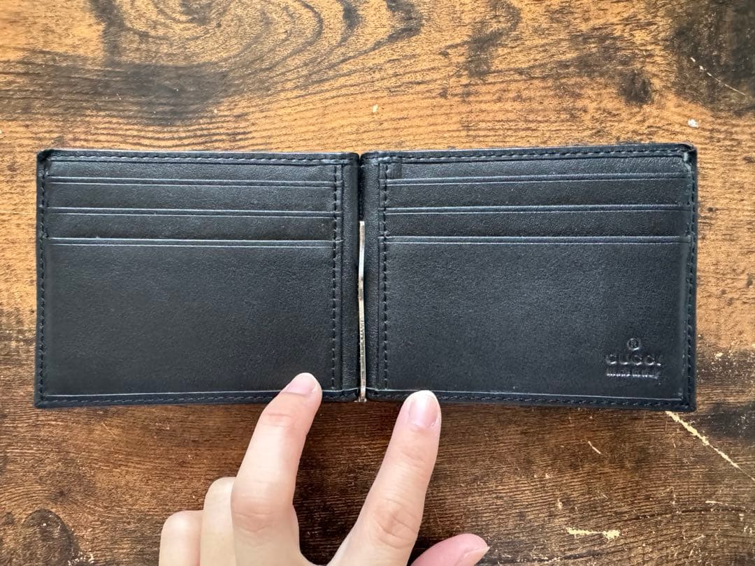 GUCCI ブラック レザー マネークリップ　札入れ　二つ折り
