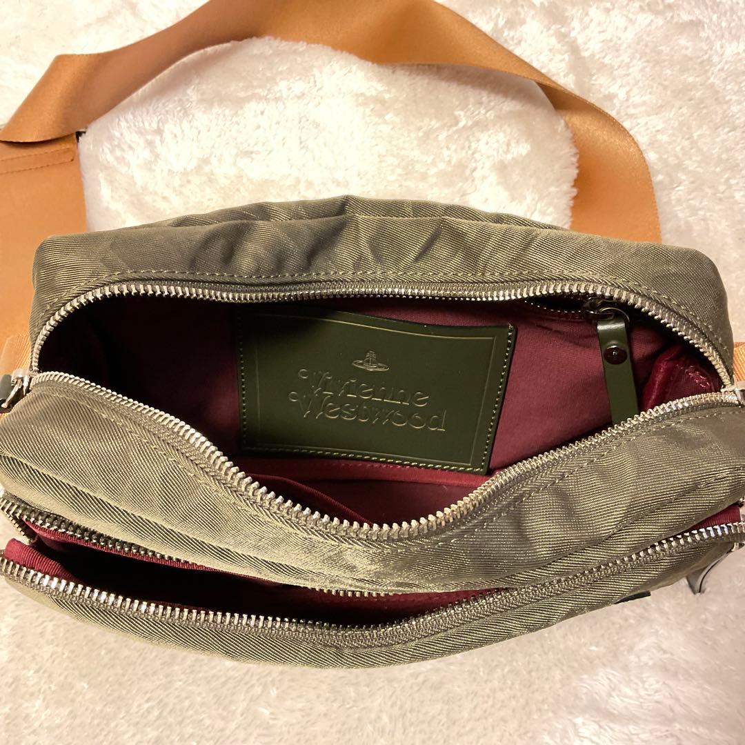 セール中！ヴィヴィアンウエストウッド　ショルダーバッグ