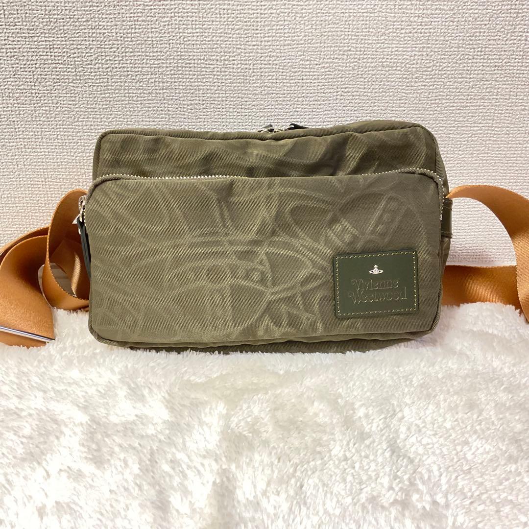 セール中！ヴィヴィアンウエストウッド　ショルダーバッグ