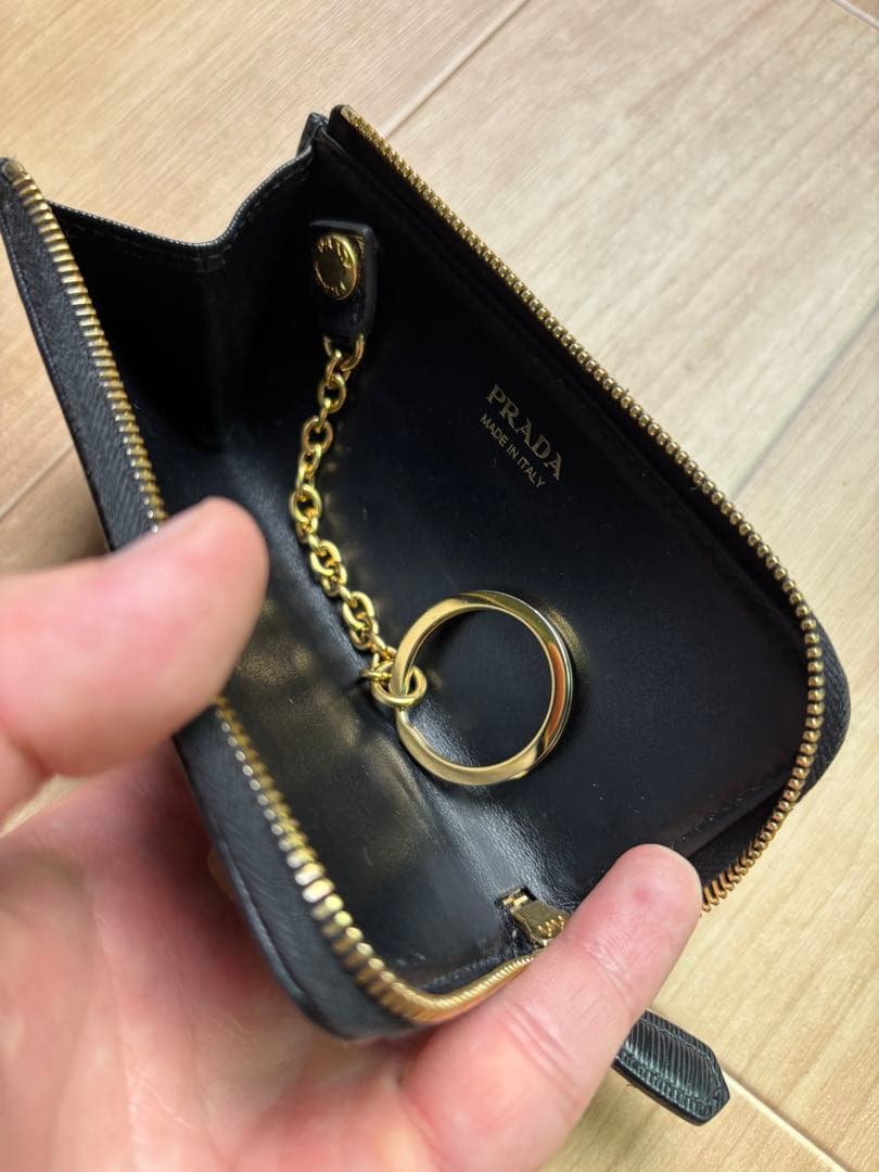 PRADA ブラック レザー　キーケース