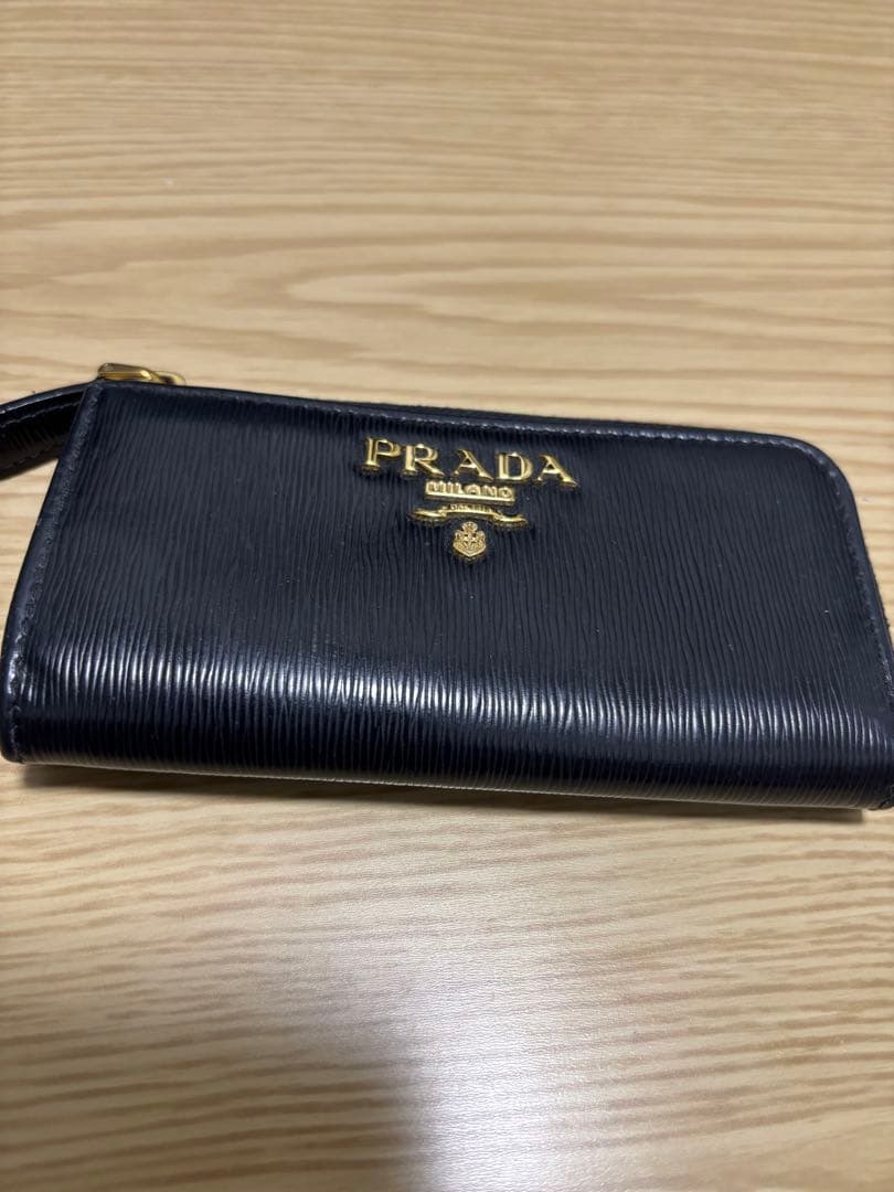 PRADA ブラック レザー　キーケース