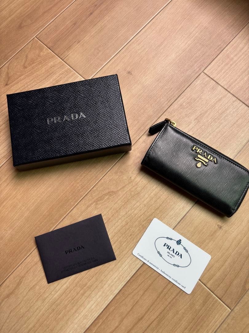 PRADA ブラック レザー　キーケース