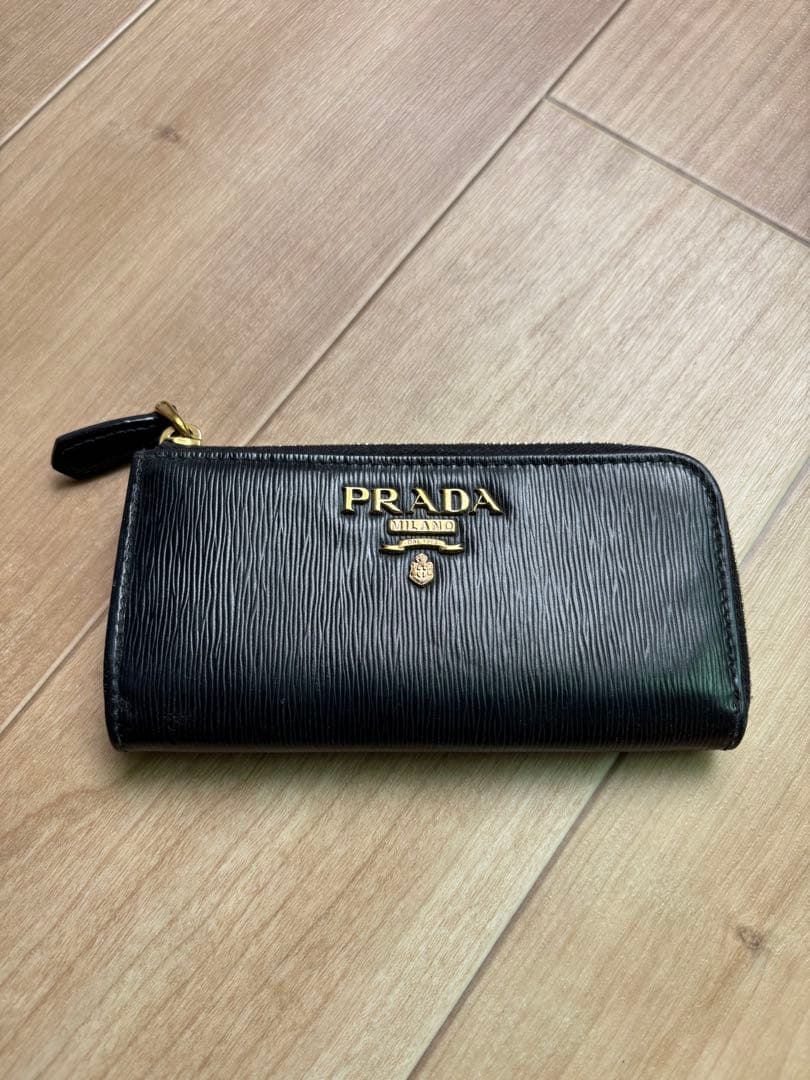 PRADA ブラック レザー　キーケース