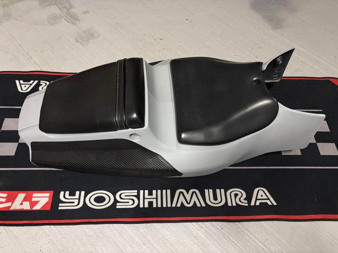 送料込 SUZUKI GSX-R400R GK76A リアカウル スズキ