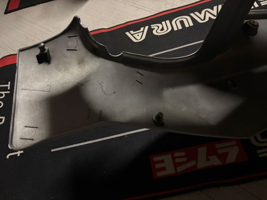 送料込 SUZUKI GSX-R400R GK76A リアカウル スズキ