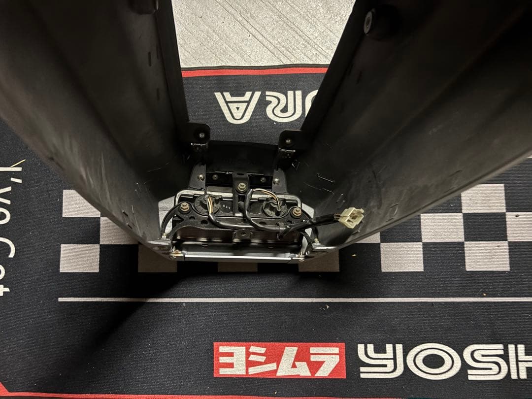 送料込 SUZUKI GSX-R400R GK76A リアカウル スズキ