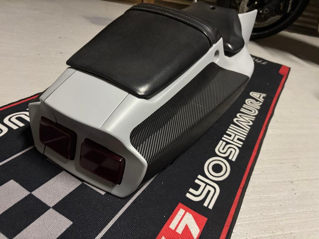 送料込 SUZUKI GSX-R400R GK76A リアカウル スズキ