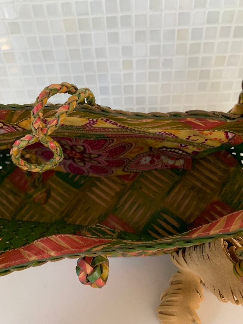 未使用品！カラフルなとっても可愛いショルダーバッグです！　本革