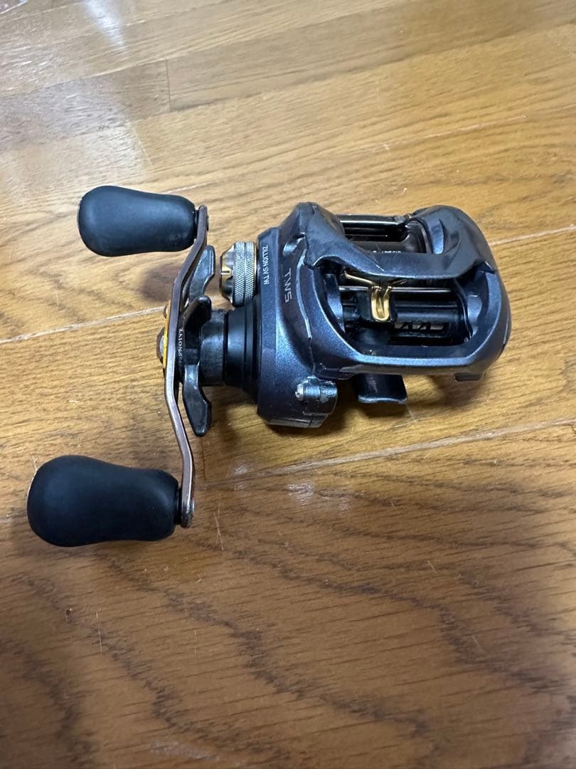 ダイワZILLION SV TW ベイトリール　右巻き　6.3