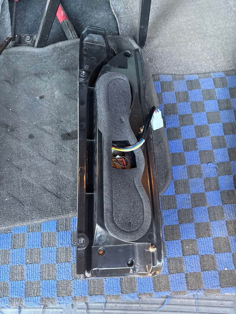 ハイエースオープニング付きテール