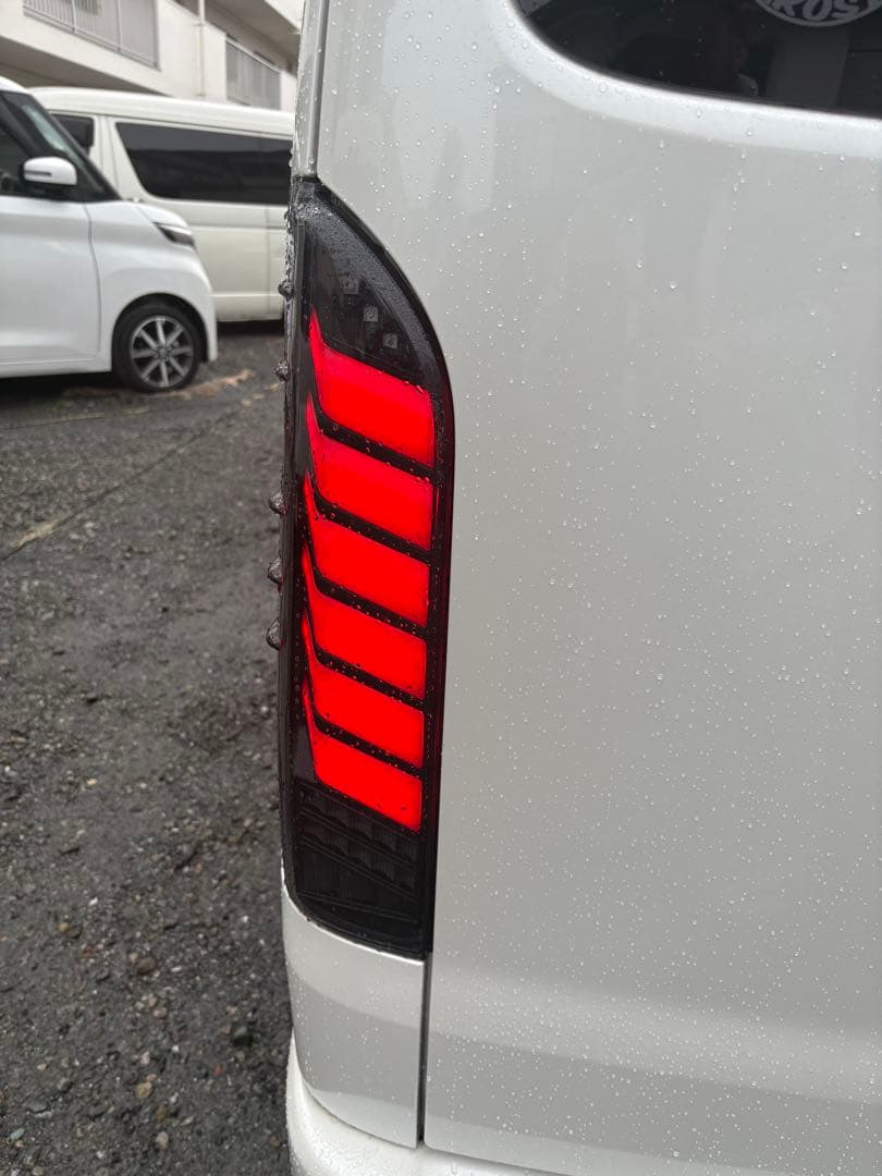 ハイエースオープニング付きテール