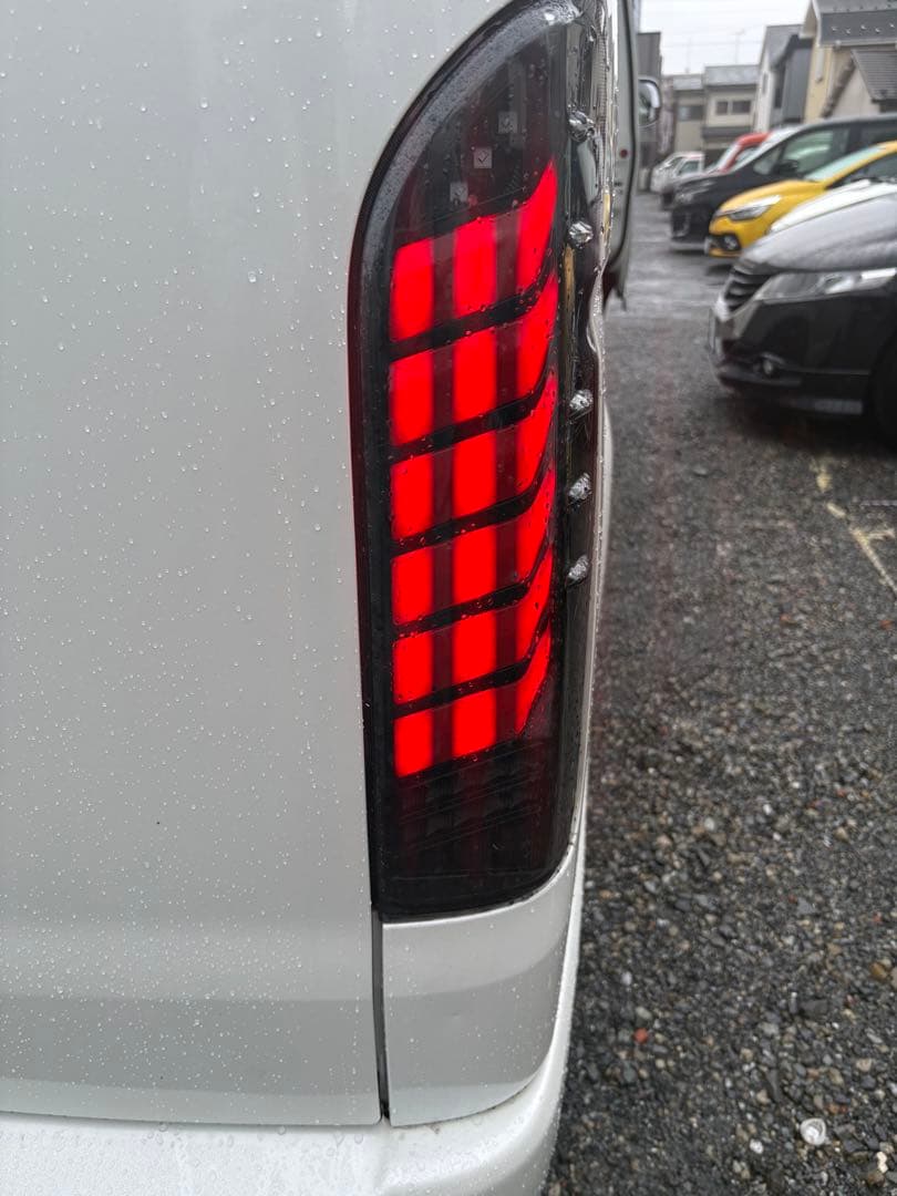 ハイエースオープニング付きテール