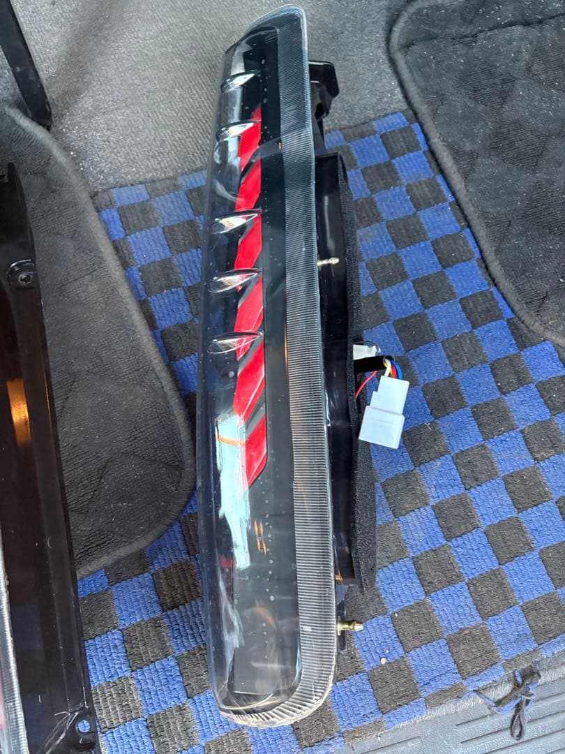 ハイエースオープニング付きテール