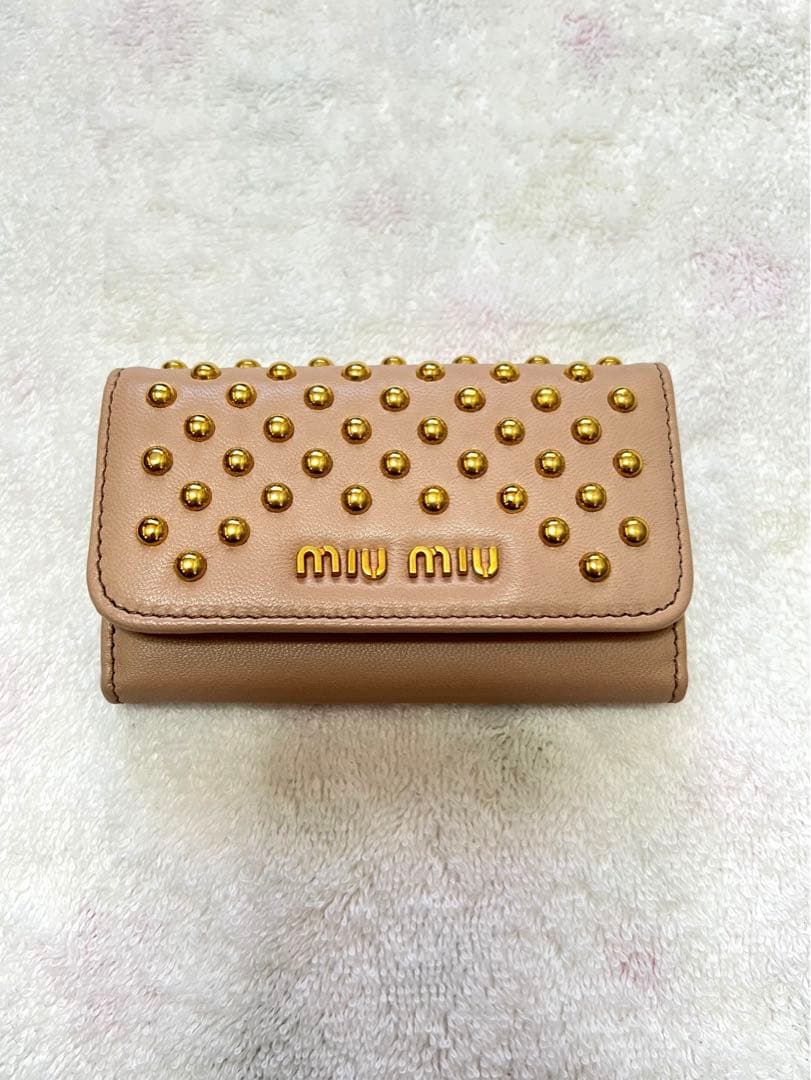 miumiu スタッズ　キーケース