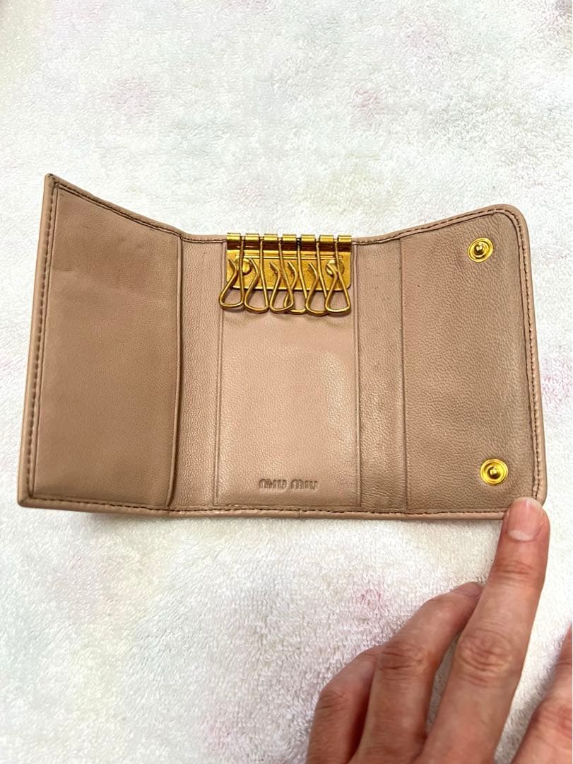 miumiu スタッズ　キーケース