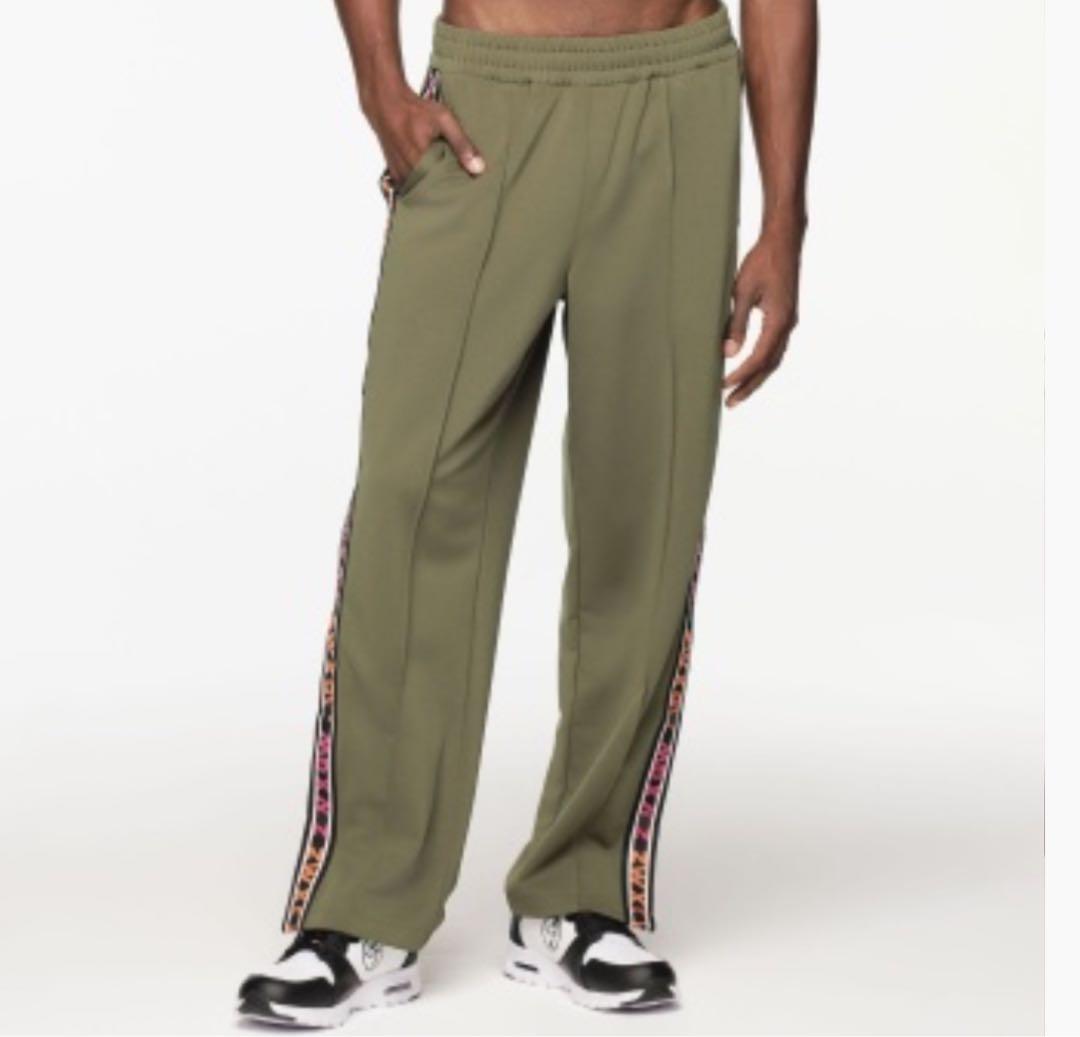 《即購入OK》ZUMBA正規品新作カーキストレートパンツサイドスナップXS美品